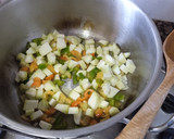 Foto del paso 2 de la receta: Lubina con judías verdes en salsa de pimientos