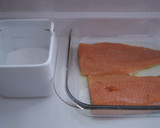 Foto del paso 4 de la receta: Salmón asado al limón y arroz blanco