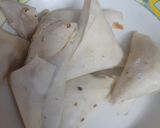 A picture of step 4 of Chinese samosey.