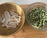 Foto del paso 2 de la receta: Fussili con habitas y calamares en su tinta