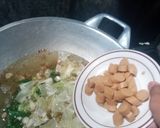 Foto langkah ke 3 dari resep Sup kol sosis.