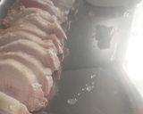 Foto del paso 5 de la receta: Filetes de lomo de cerdo al horno, con bechamel  de pimiento verdes y jamón, aromatizada con té verde