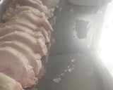 Foto del paso 5 de la receta: Filetes de lomo de cerdo al horno, con bechamel  de pimiento verdes y jamón, aromatizada con té verde