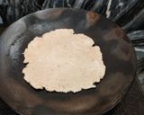 A picture of step 3 of Jowar atta paratha.