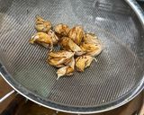 Foto langkah ke 4 dari resep Ayam Goreng Bawang Khas Batam.