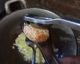 Foto langkah ke 5 dari resep Balungan Madu Aroma Rempah.