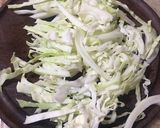 Foto del paso 1 de la receta: Ensalada de repollo blanco y ajo