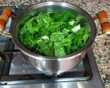 Foto del paso 1 de la receta: Alubias pintas con acelgas y sofritada de hojas de acelgas