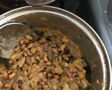 Foto del paso 2 de la receta: Carne mechada con frijoles cabeza negra