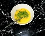 รูปขั้นตอนการทำที่ 2 ของ แกงส้มกุ้งไข่ม้วนชะอม
