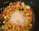 Foto del paso 2 de la receta: Sopa de ensaladilla de verduras con arroz y algo más