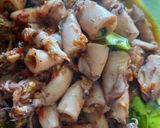 Foto langkah ke 5 dari resep Cumi asin pedas daun jeruk.