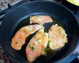 Foto del paso 2 de la receta: Pechuga de pollo al curry amarillo hindú con ajos y perejil