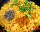 A picture of step 5 of Egg kothu idly.