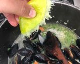 Foto del paso 3 de la receta: Spaghetti con Choritos al aceite oliva y ajo 🧄