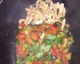 Foto del paso 3 de la receta: Salteado de pollo y verduras con arroz frito
