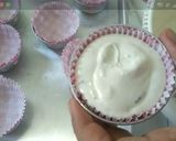 Foto langkah ke 2 dari resep Bolu Kukus Mekar Buah Naga.