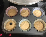 Foto del paso 2 de la receta: Cupcakes de arándanos keto con buttercream de queso (muffins o magdalenas)