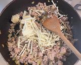 A picture of step 2 of Thai Gaprao Rice (Readymade sauce).