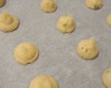 Foto del paso 2 de la receta: Patatas duquesa con brochetas de salmón y langostinos