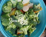 A picture of step 1 of Air Fryer Broccoli and Red Pears Roast.