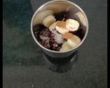 A picture of step 3 of Dragon banana smoothie.