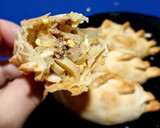 Foto del paso 5 de la receta: Empanadas de sardina con champiñones, cebolla caramelizada y huevo