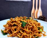 Foto langkah ke 4 dari resep Mie Goreng Sawi Hijau.
