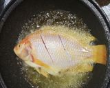 รูปขั้นตอนการทำที่ 3 ของ ปลา​ทับทิม​ทอด​กระเทียม​🐟