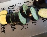 Une image de l'étape 2 de Aubergines violettes marinées grillées « skull ».