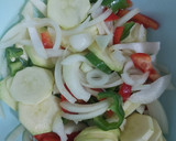 Foto del paso 3 de la receta: Tortilla con patatas y verduras al horno