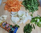 Foto langkah ke 1 dari resep 203. Tumis Wortel, Buncis dan Bawang Bombay.
