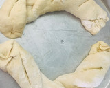 Foto del paso 5 de la receta: 🥖PAN RÚSTICO🥖 CASERO🤩 RELLENO CON ALBAHACA FRESCA🌿Y AJO🧄 // CEBOLLA🧅 Y AJÍ🌶