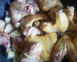 Foto del paso 1 de la receta: Alitas de pollo con papas rápidas