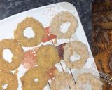 A picture of step 6 of Cheesy onion rings.