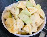 A picture of step 1 of Guava and Date Juice.