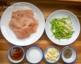 รูปขั้นตอนการทำที่ 1 ของ ไก่ผัดน้ำมันหอย