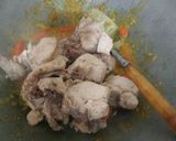Foto langkah ke 8 dari resep Ayam Kuah Kuning Pedas.