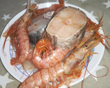 Foto del paso 1 de la receta: Merluza a la sidra con gambas y almejas