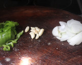 Foto del paso 7 de la receta: Merluza con gambas en salsa de tomate