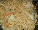 Foto langkah ke 4 dari resep Mie goreng jawa.