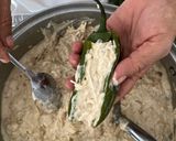 Foto del paso 7 de la receta: Chiles rellenos de pollo en frío con escabeche artesanal