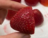 A picture of step 2 of Strawberry daifuku (strawberry mochi).