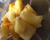 A picture of step 2 of Mango and pineapple smoothie.