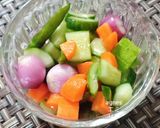 Foto langkah ke 4 dari resep Acar Timun Wortel Mentah.