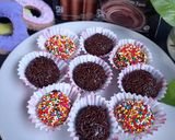 Foto langkah ke 3 dari resep Bola Chocolate Cemilan anak anti ribet.