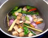 รูปขั้นตอนการทำที่ 2 ของ ต้มยำไก่ในมะพร้าวอ่อน