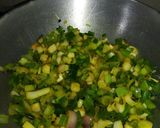 લીલી ડુંગળી ટામેટાનું શાક(Spring onion tomato sabji recipe in gujarati) રેસીપી સ્ટેપ2ફોટો
