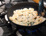 Foto del paso 1 de la receta: Bol de ensalada con camarones al ajillo
