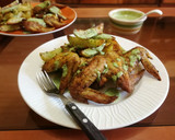 Foto del paso 8 de la receta: Alitas de pollo adobadas con patatas gajo al horno